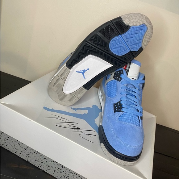 Jordan 4 ‘University Blue’ - Picture 3 of 8